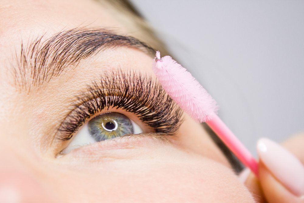 Volume Eyelash Extensions: A Beginner's Complete Guide